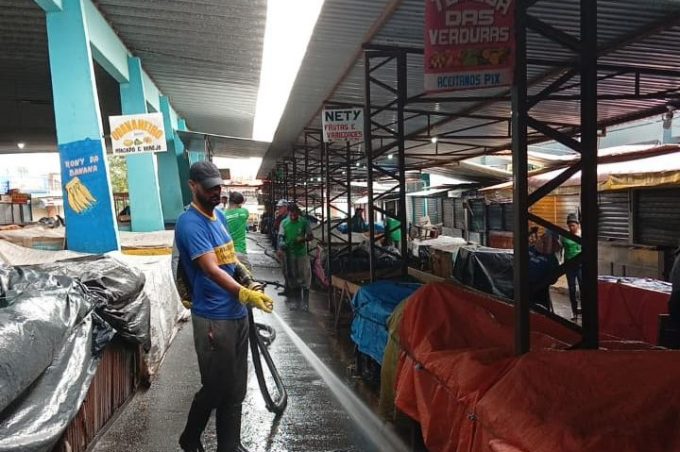 Secretaria Municipal de Serviços Públicos realiza higienização periódica de feiras livres da cidade