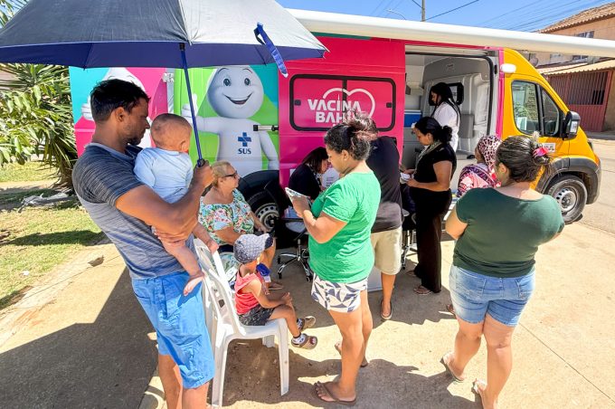 Secretaria de Saúde realiza ação com Vacimóvel em residenciais do Miro Cairo
