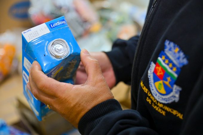 Apreendidos 1.800 quilos de alimentos vencidos em supermercado de Vitória da Conquista