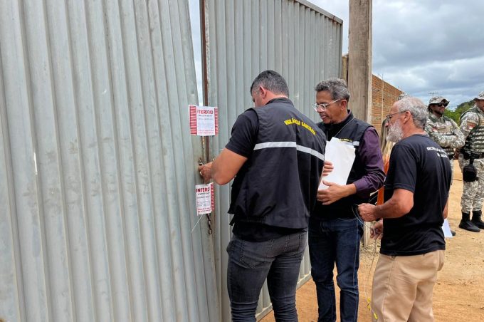 Vigilância Sanitária de Vitória da Conquista interdita ponto clandestino de água
