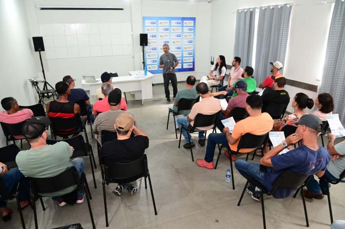 Vigilância Sanitária inicia emissão do alvará sanitário para estabelecimentos do Mercadão