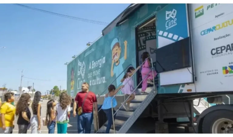 Alagoinhas recebe carreta do Cine Petrobrás