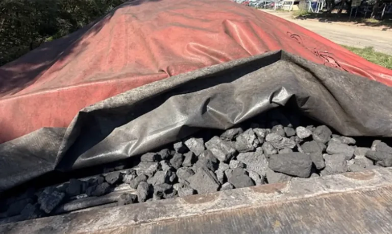 Fiscais apreendem 100 toneladas de combustível industrial em Itaguaí