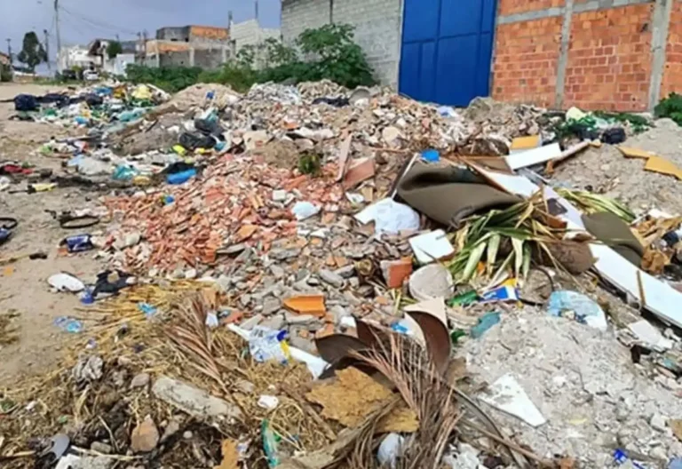 Infratores de descarte irregular de lixo podem ser identificados por imagens de videomonitoramento