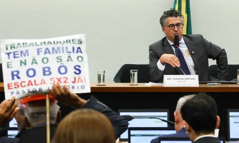 Câmara instala comissão para analisar PEC do fim da escala 6X1