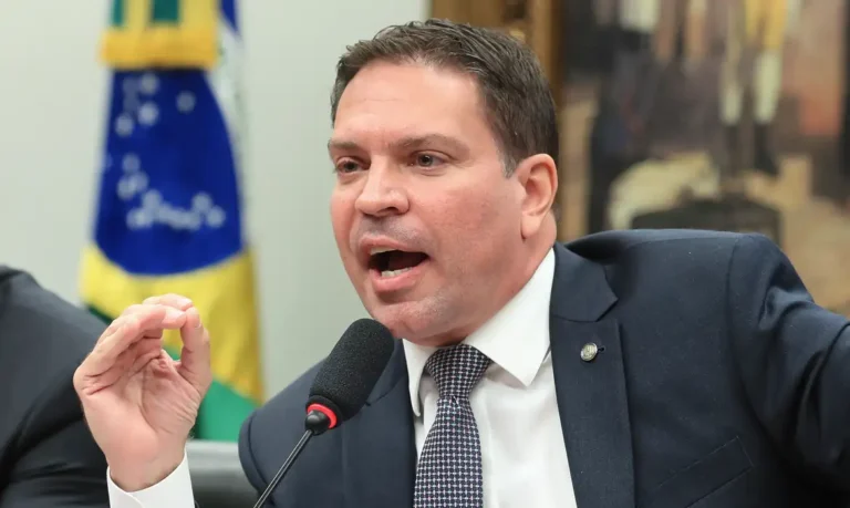 Prisão de Ramagem é fruto da cooperação entre Brasil e EUA, diz PF