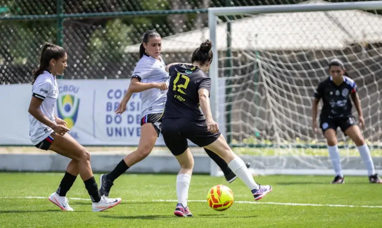 JUBs Futebol contam com campo exclusivo para o futebol feminino
