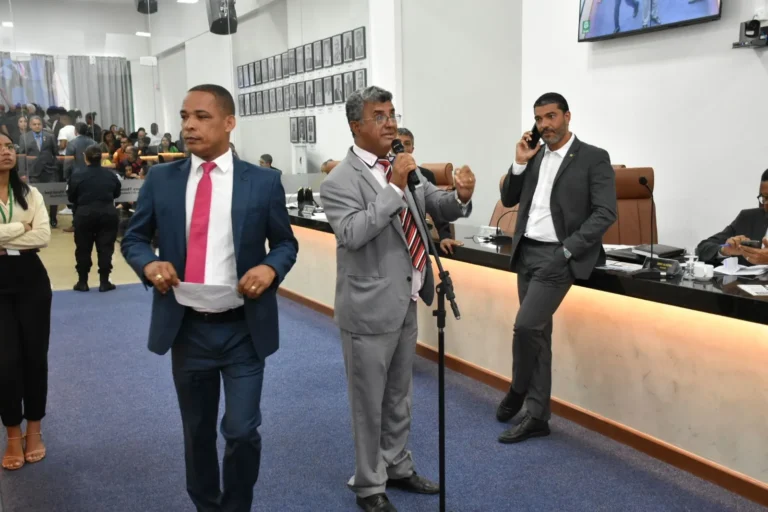 Cratera na av. Sérgio Carneiro pode ter contribuído para acidente e precisa de reparos