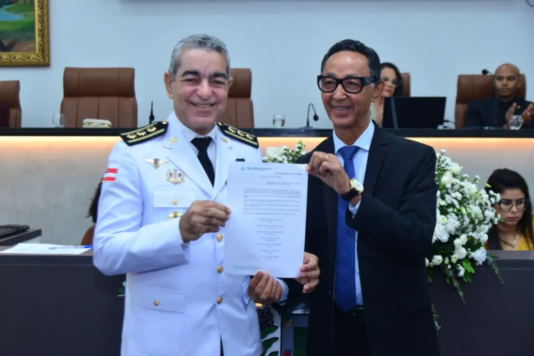 Coronel BM Jadson Ferreira recebe Título de cidadania feirense