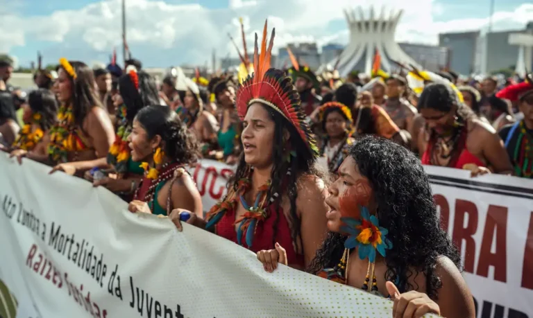 Em carta, indígenas veem avanços, mas cobram demarcações e proteção