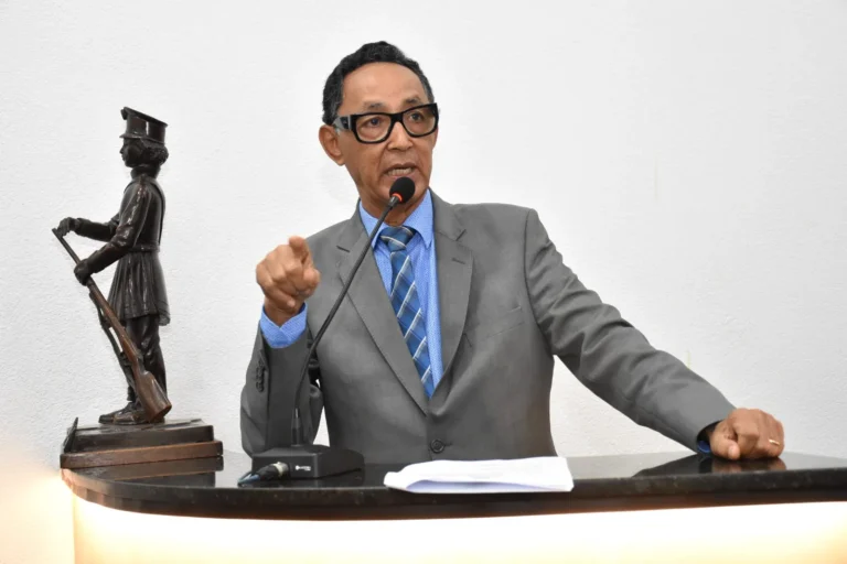 Passarelas de bairros do município precisam de iluminação urgente