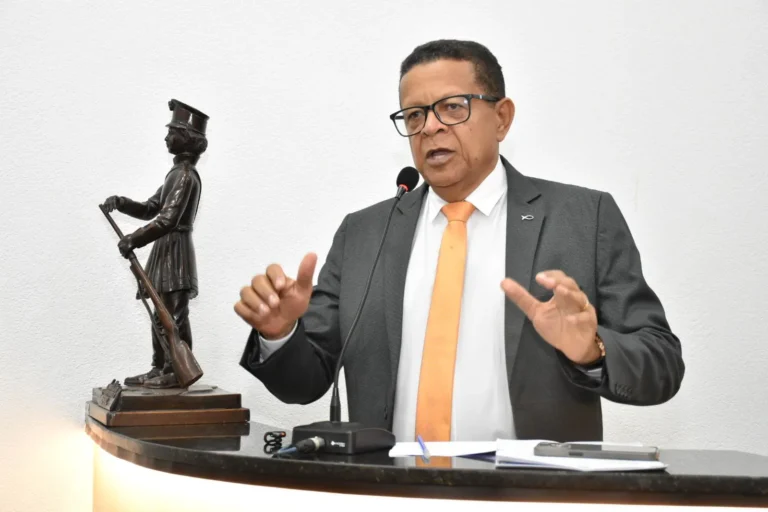 Cobradas, na Câmara, revitalizações do aeroporto de Feira e de escola em Tiquaruçu