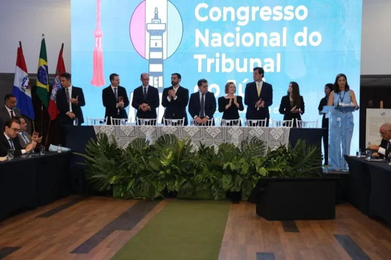 PGJ destaca papel do Tribunal do Júri na defesa da vida e recebe homenagem do MP de Alagoas