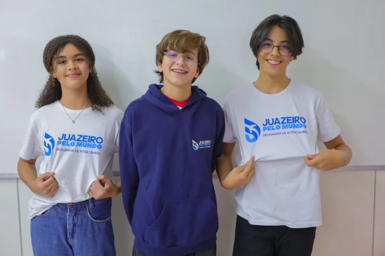 Alunos intercambistas realizam palestras de experiências nas escolas da rede municipal