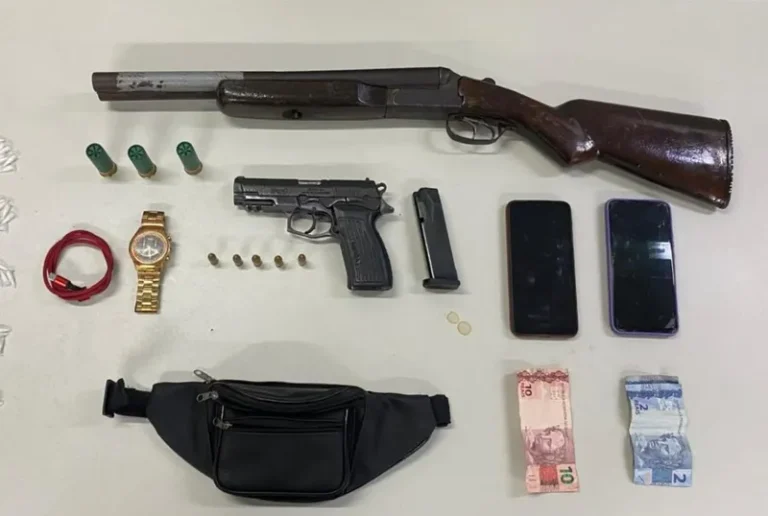 PM prende armas de fogo, dinheiro e drogas em Cassange