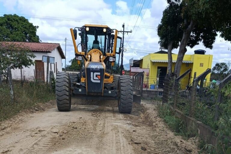 Patrolamento de estradas continua avançando nos distritos de Feira de Santana