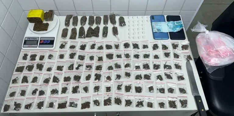 PM prende três homens por tráfico de drogas em Camaçari