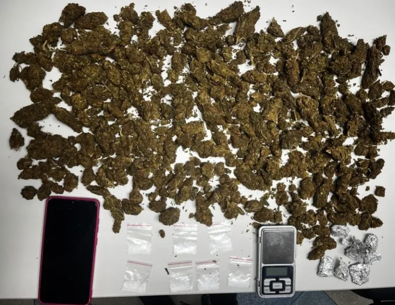 PM prende suspeito por tráfico de drogas em Camaçari