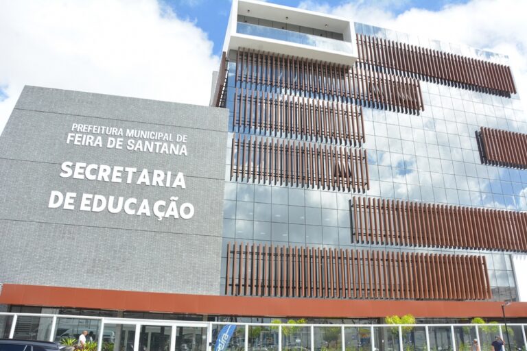 Prefeitura garante reajuste salarial de 5,4% para professores da rede municipal