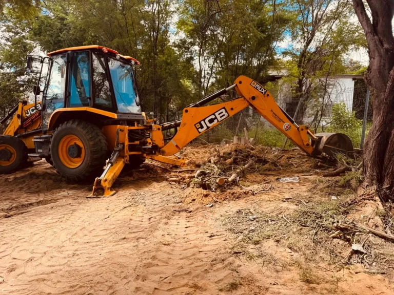 Prefeitura de Juazeiro intensifica ações de limpeza urbana com frentes de trabalho em diversos bairros e comunidades
