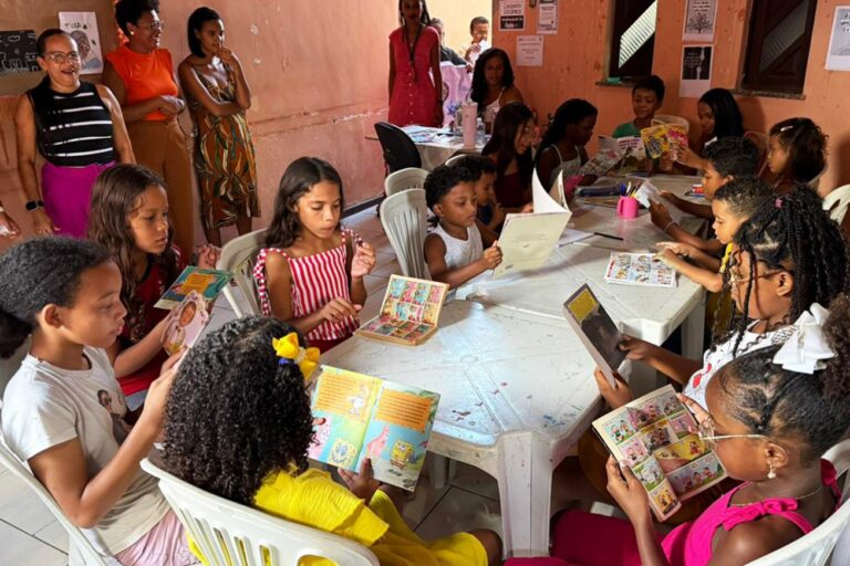 CRAS Feira 9 incentiva crianças à leitura com Clube do Livro