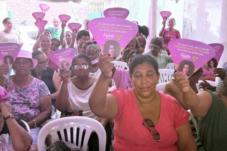 Roda de conversa sobre violência patrimonial fortalece autonomia feminina em Feira de Santana