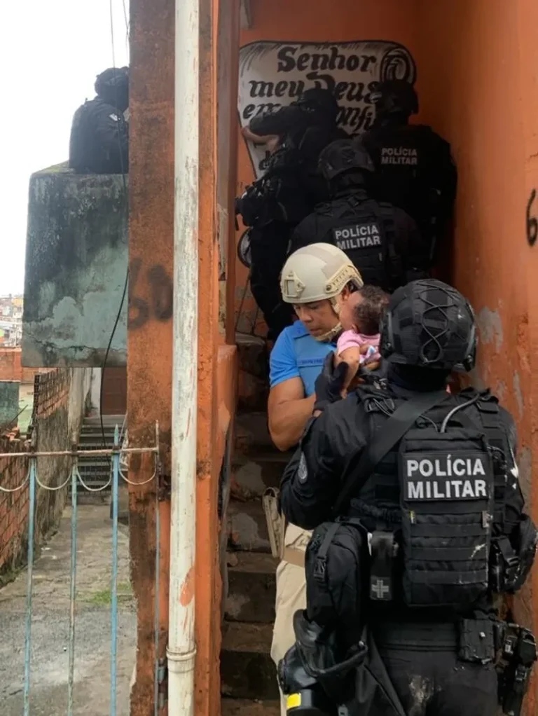 Polícia Militar resgata bebê em ocorrência de crise no Curuzu
