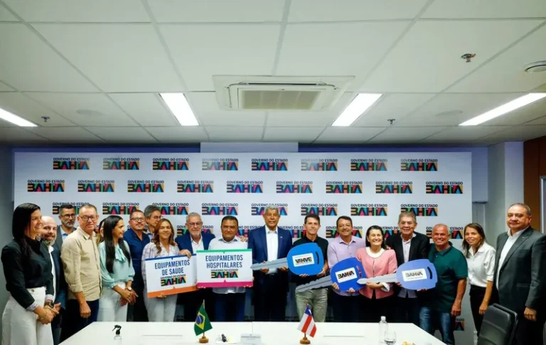 Caraíbas recebe vans para TFD e avança com novos investimentos do Estado em saúde, educação e infraestrutura