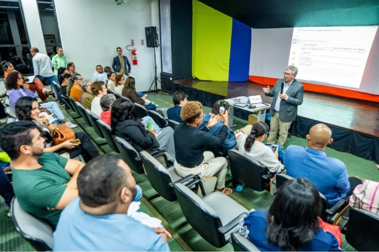 Prefeitura dialoga com comerciantes sobre ordenamento do trânsito no Centro da cidade