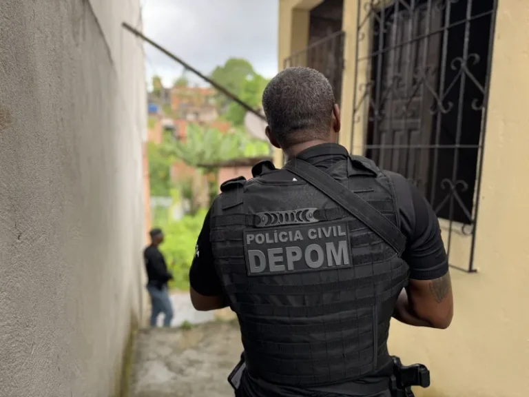 Investigado por furto qualificado é preso em Camaçari após ação policial