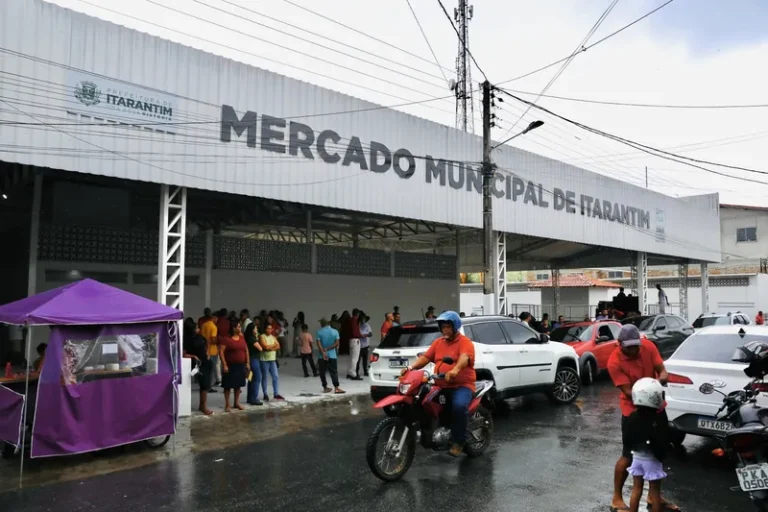 Com investimento de R$ 2,8 milhões, Estado entrega mercado requalificado em Itarantim