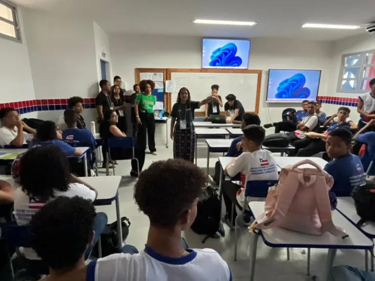 Mais de 2,4 mil estudantes participam do Educatech e se conectam a universidades e ao mundo do trabalho