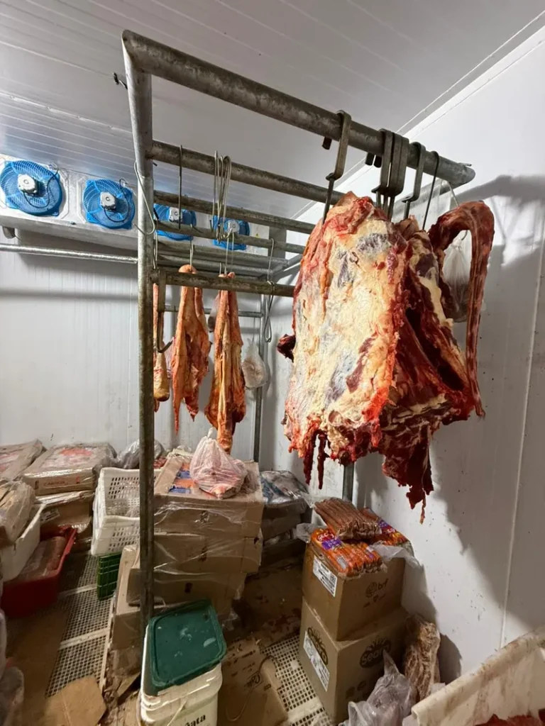 Adab apreende mais de 1 tonelada de carne irregular em Candiba e  Palmas de Monte Alto