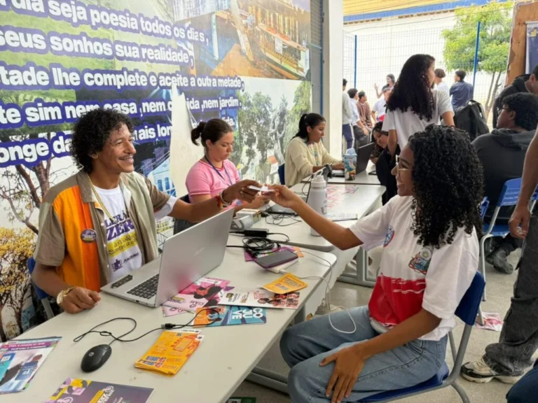 Caravana das Juventudes leva serviços, cidadania e informação ao Colégio Estadual Lomanto Júnior