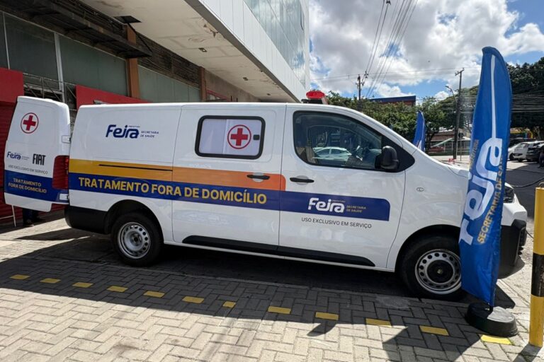 Secretaria de Saúde recebe ambulância para reforçar transporte de pacientes do TFD