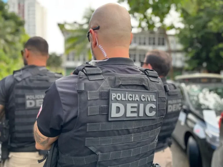 Casal suspeito de duplo homicídio é preso em Itapuã em desdobramentos da Operação Zimmer