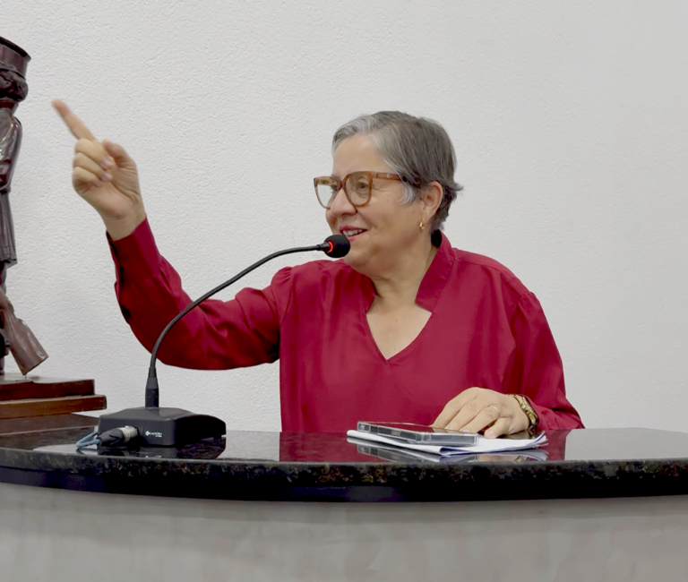 Diretora do Clériston Andrade apresenta avanços, na Tribuna Livre da Câmara de Feira de Santana