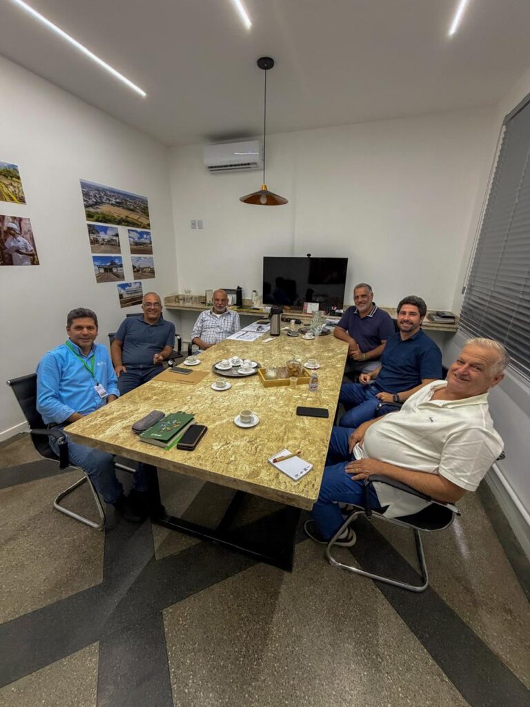 Cooperfeira articula aproximação entre pecuaristas e bancos para ampliar acesso a crédito