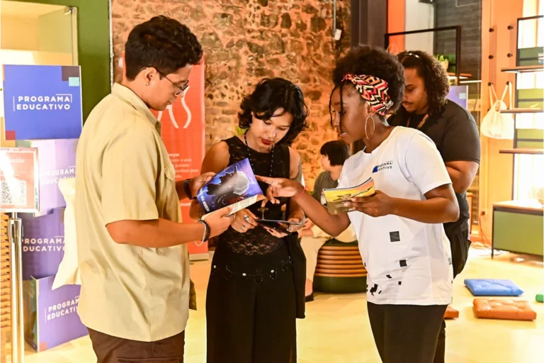 Ação literária na Casa das Histórias distribui cordéis sobre heróis negros e capoeiristas