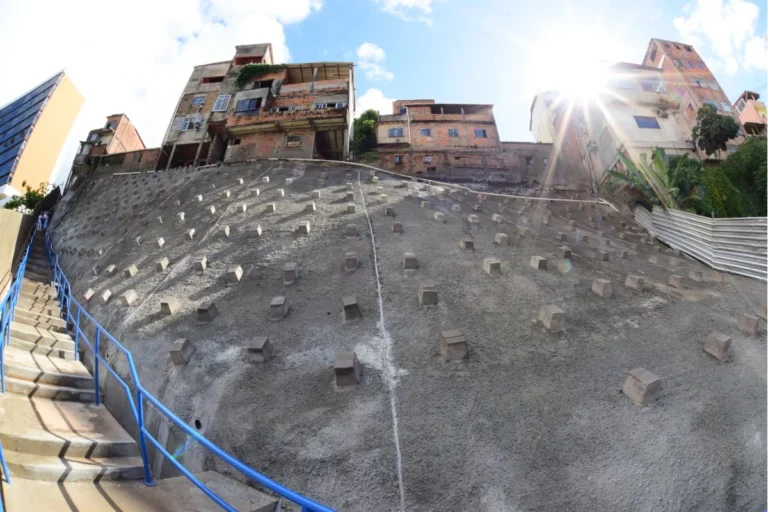 Contenção de encosta inaugurada pela Prefeitura traz segurança e tranquilidade a moradores do Garcia