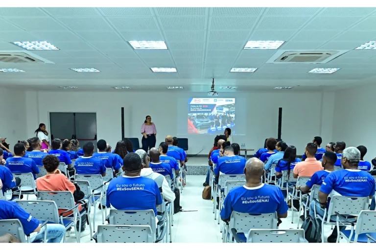 Estudantes do Treinar para Empregar recebem visita do RH da BYD e garantem chance de contratação