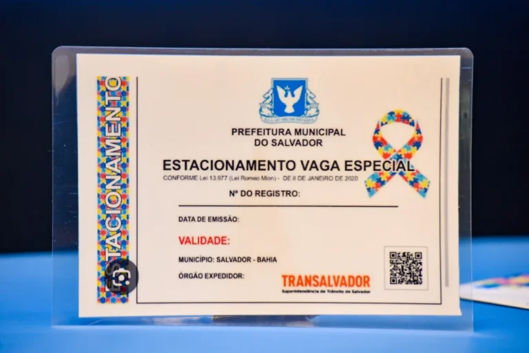 Transalvador emite credenciais de estacionamento para pessoas com autismo no Salvador Shopping