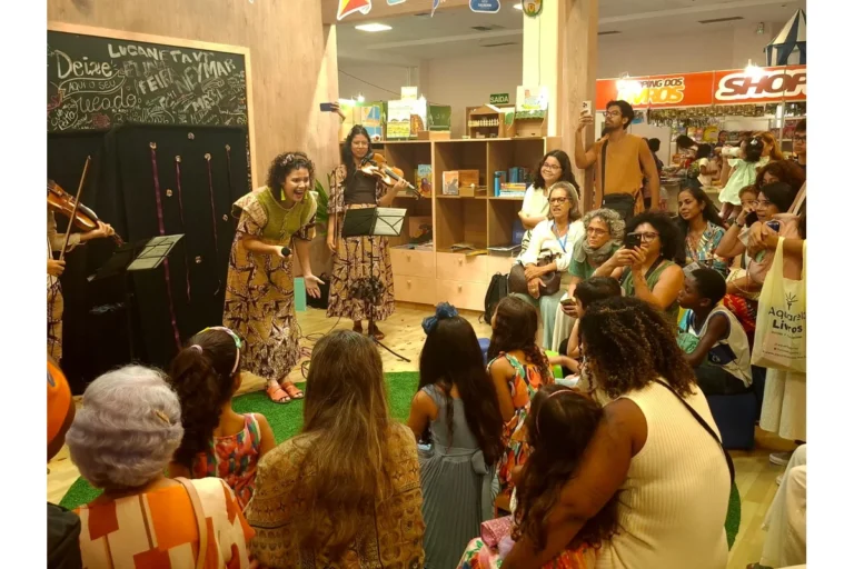 Mundo Encantado da Criança homenageia educadora Lydia Hortélio na Bienal do Livro