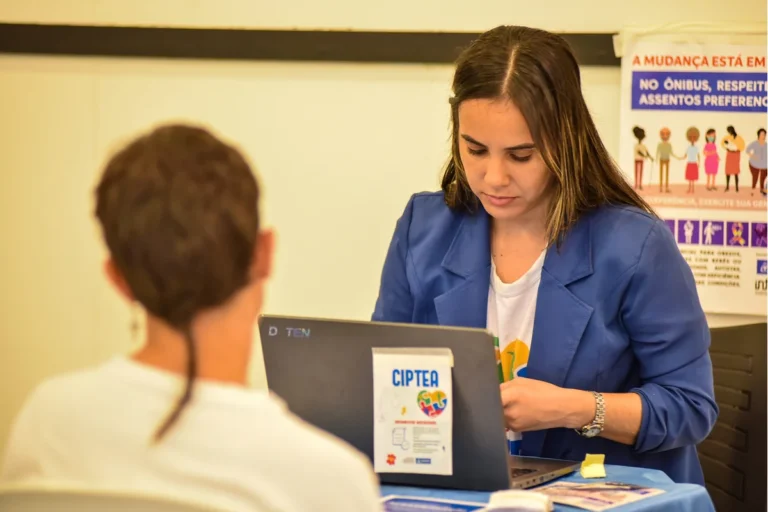 Abril Azul: Prefeitura realiza emissão da CIPTEA no Shopping Bela Vista com serviços e atividades inclusivas