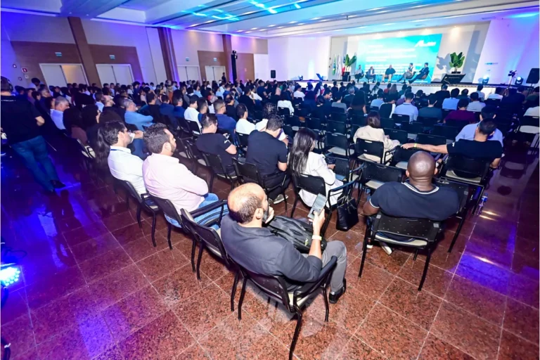 Professores da rede municipal participam de painel sobre Inteligência Artificial e Educação 5.0