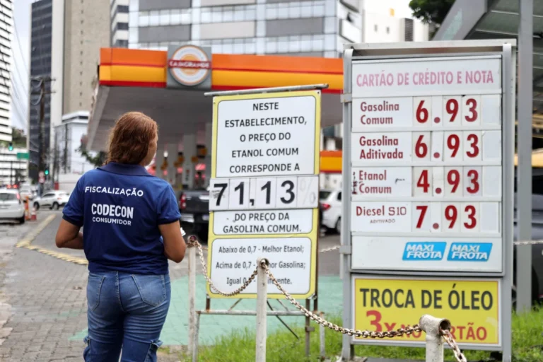 Codecon notifica 32 postos de combustíveis em operação para verificar preços repassados aos consumidores