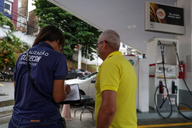 Codecon notifica postos de combustíveis