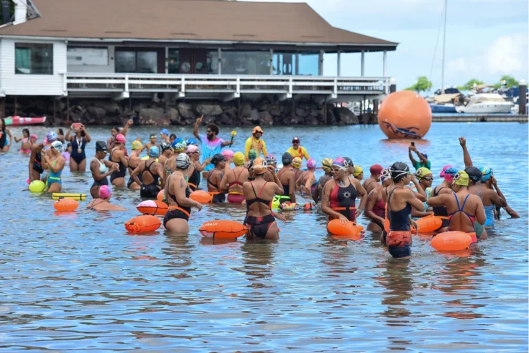 Com apoio da Prefeitura, 3ª edição do Mar & Elas reúne mais de 200 mulheres em prova de natação em Salvador