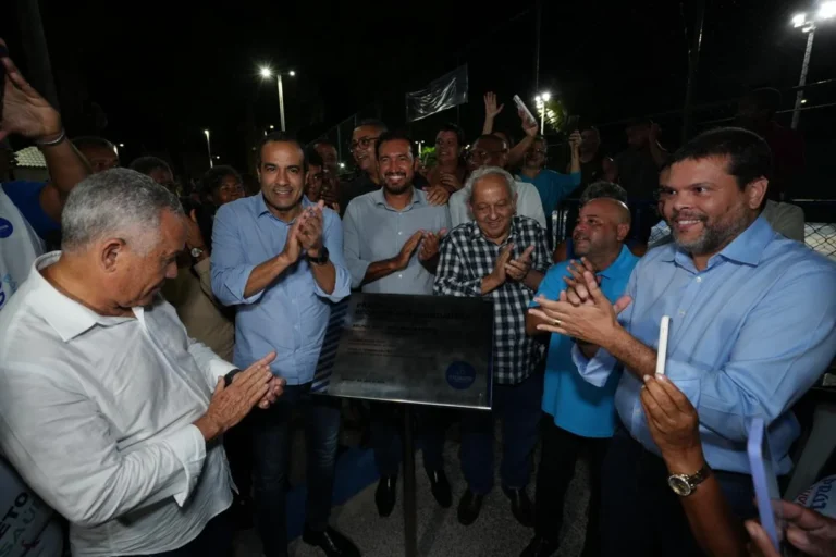 Prefeitura entrega praça requalificada no Cabula com quadra, parque infantil e área de lazer para moradores