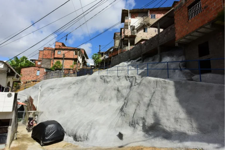 Com Nova Brasília Salvador chega a 587 áreas de risco protegidas com aplicação de geomanta